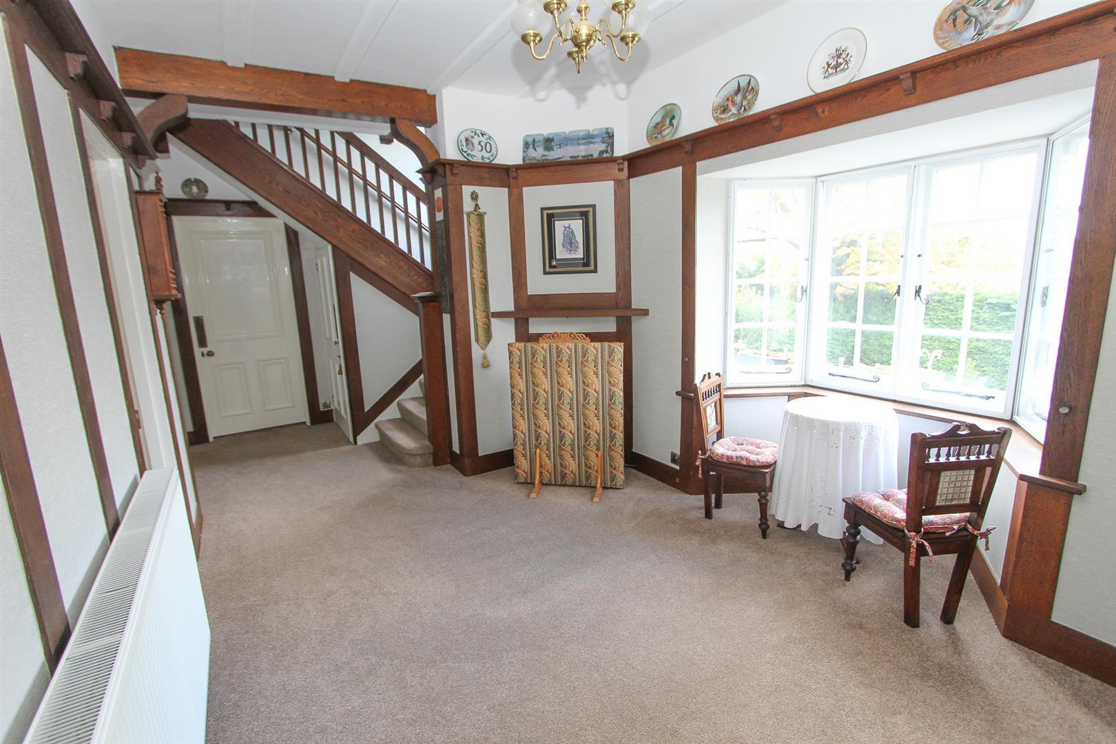 5 bed property in Higher Drive, Purley